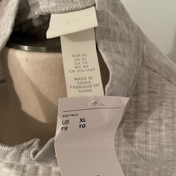 Cropped mock collar top - Picture 3 of 4